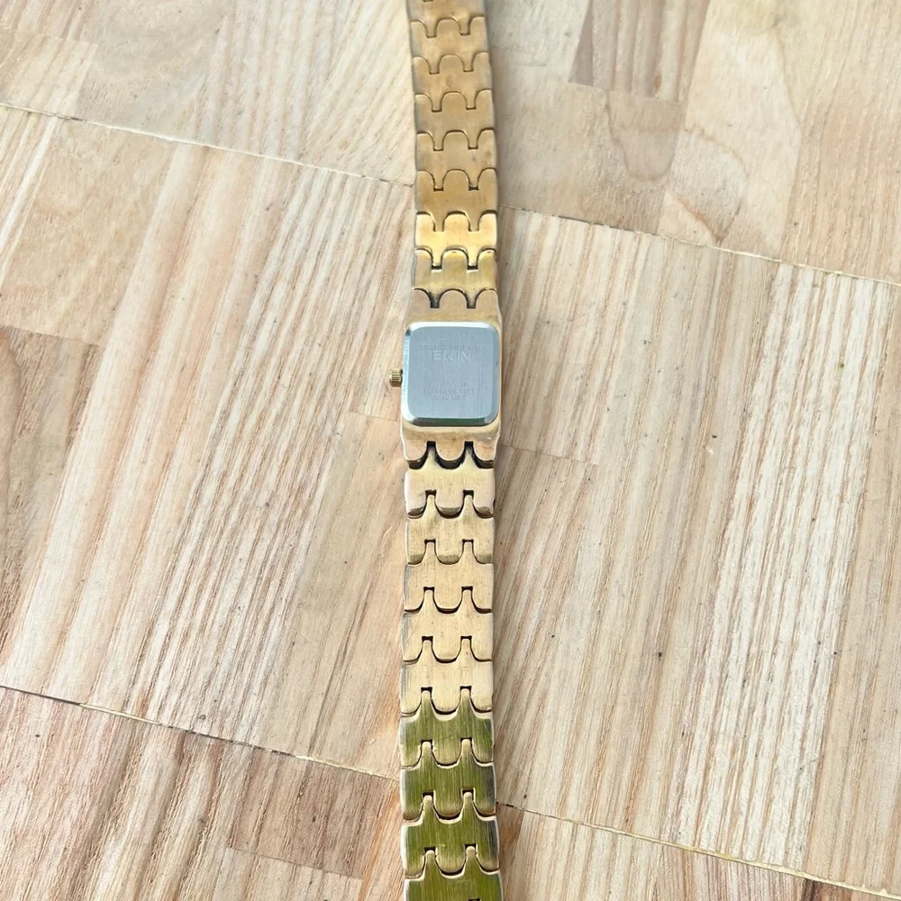 Elgin ladies rectangular gold tone bracelet dress watch NEW BATTERY